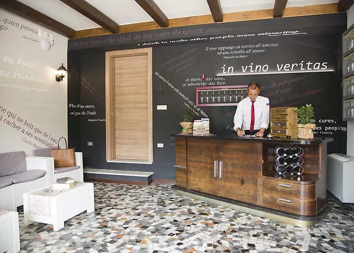 Boutique Elvezia Отель Стреза